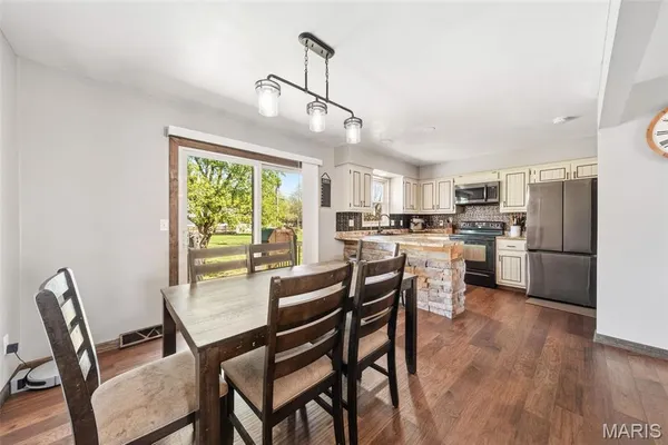 $259,000 | 217 East Shiloh Drive, Red Bud, IL 62278