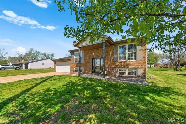 $259,000 | 217 East Shiloh Drive, Red Bud, IL 62278