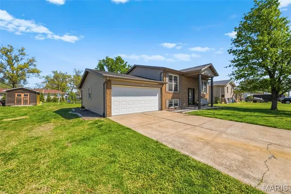 $269,000 | 217 East Shiloh Drive, Red Bud, IL 62278