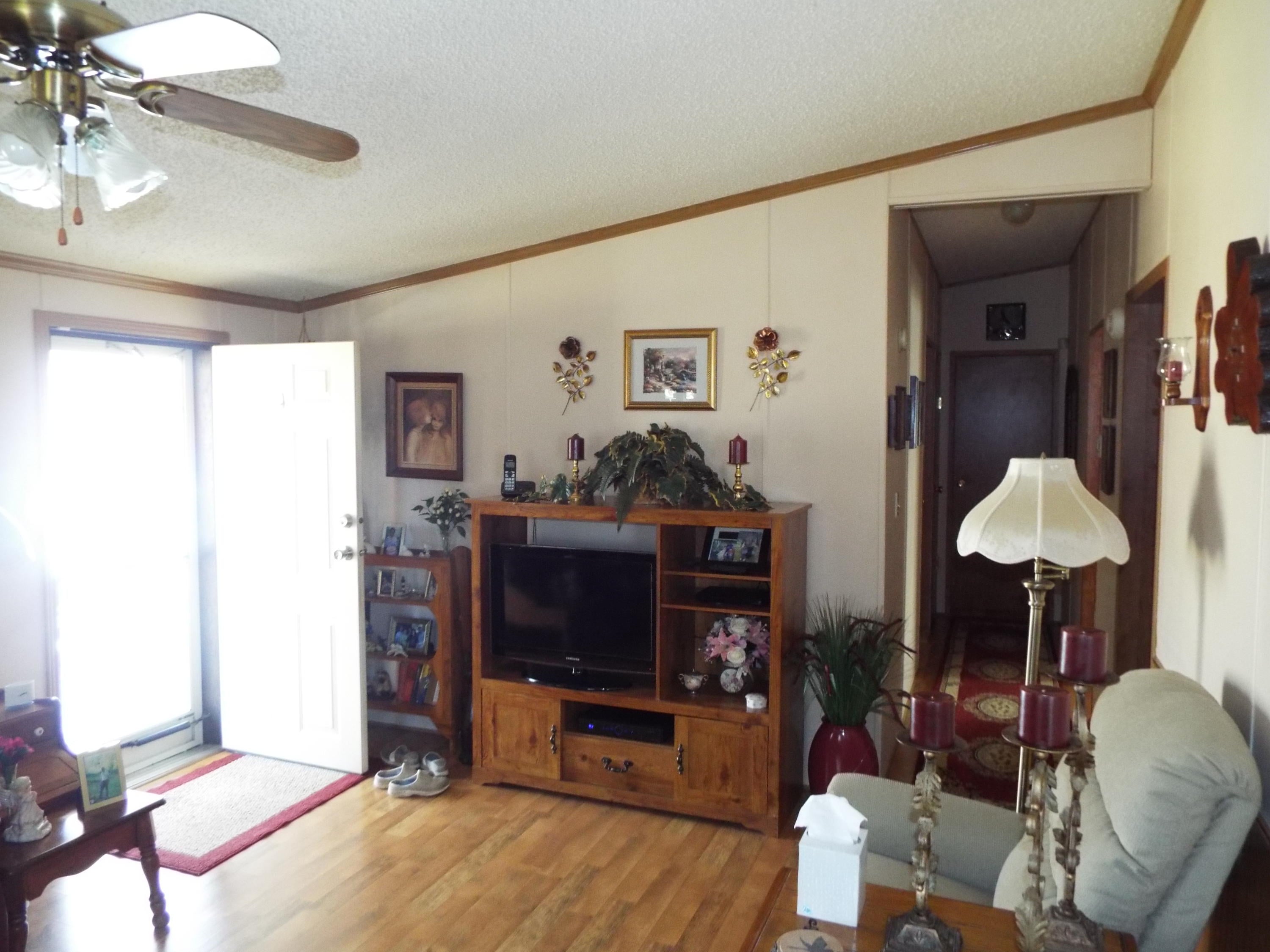 377 Sheppard Road Crawley, WV 24931 - Photo 5 of 14 Gallery Image 5