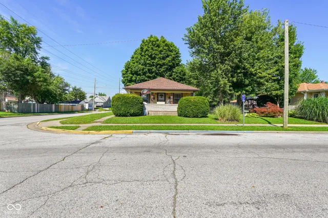 $181,900 | 100 North 6th Avenue, Beech Grove, IN 46107