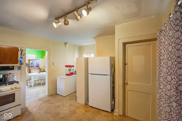 $181,900 | 100 North 6th Avenue, Beech Grove, IN 46107