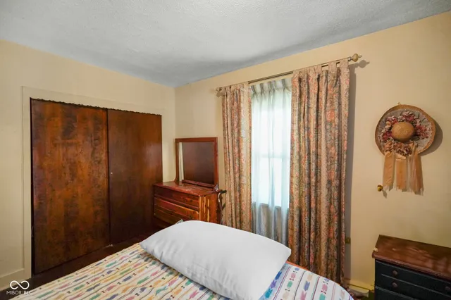 $181,900 | 100 North 6th Avenue, Beech Grove, IN 46107