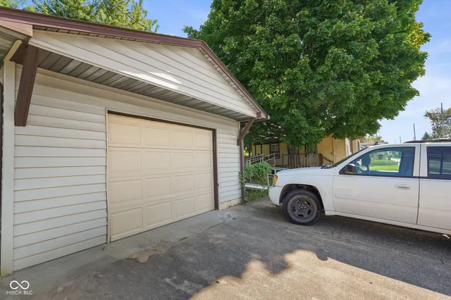 $181,900 | 100 North 6th Avenue, Beech Grove, IN 46107