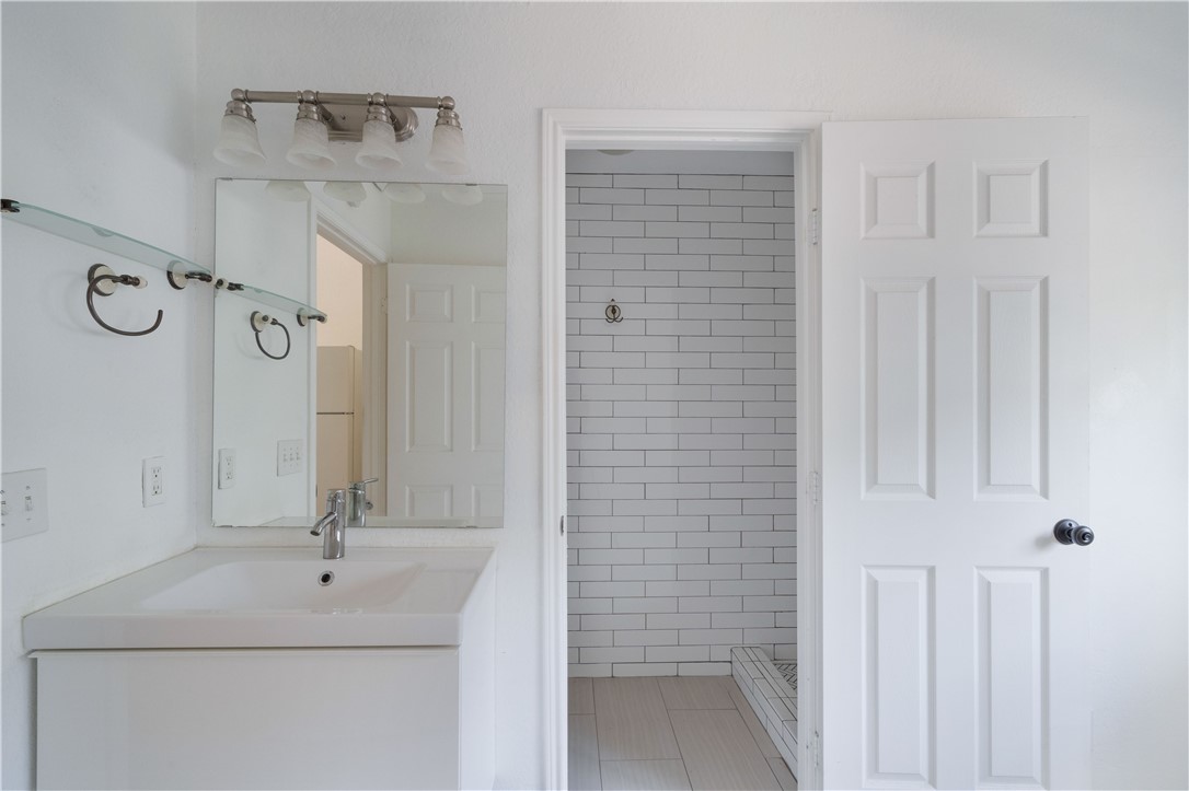 2605 Enfield Road, Unit 110 Austin, TX 78703 - Photo 17 of 22 Vanity