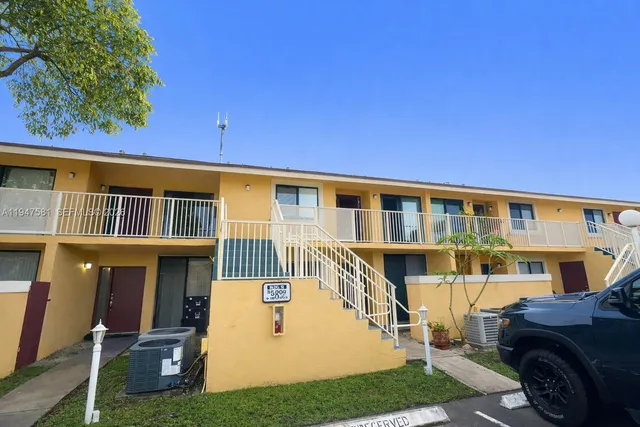 $163,000 | 500 Northwest 214th Street, Unit 103, Miami Gardens, FL 33169