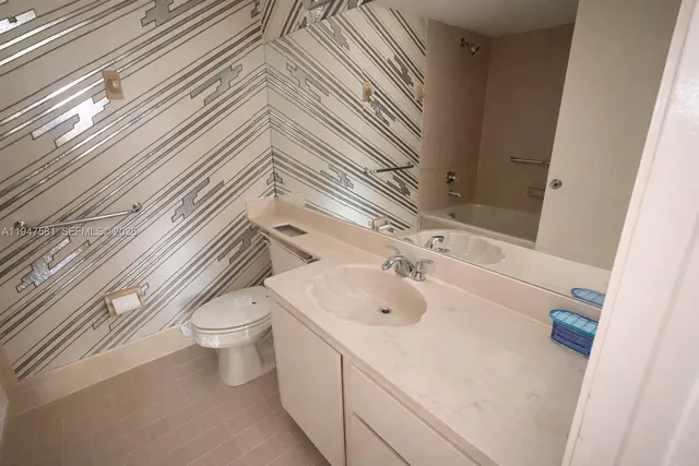 $163,000 | 500 Northwest 214th Street, Unit 103, Miami Gardens, FL 33169