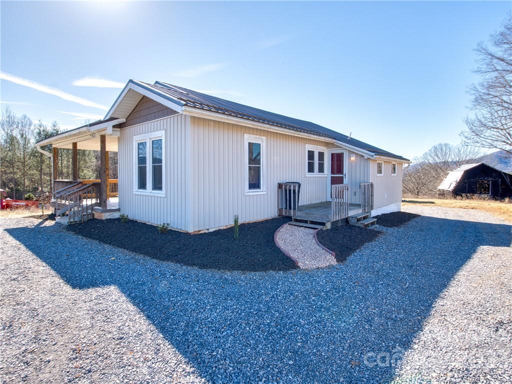 947 North Canton Road Canton, NC 28716 - Photo 4 of 24 a view of a house with backyard and sitting area