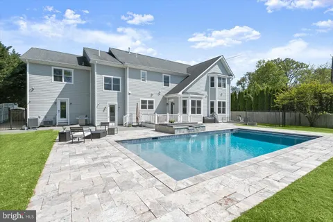 $2,500,000 | 11000 Luxmanor Road, North Bethesda, MD 20852