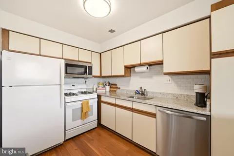 $239,000 | 4201 Cherry Hill Road, Unit 503, Arlington, VA 22207
