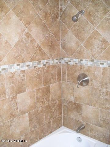 2502 West Wethersfield Road Phoenix, AZ 85029 - Photo 8 of 31 Hall tub shower