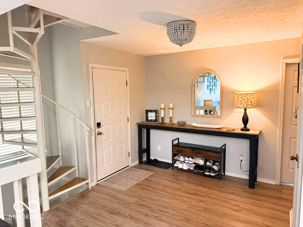 98 Lookout Ridge Drive Columbus, IN 47201 - Photo 2 of 18