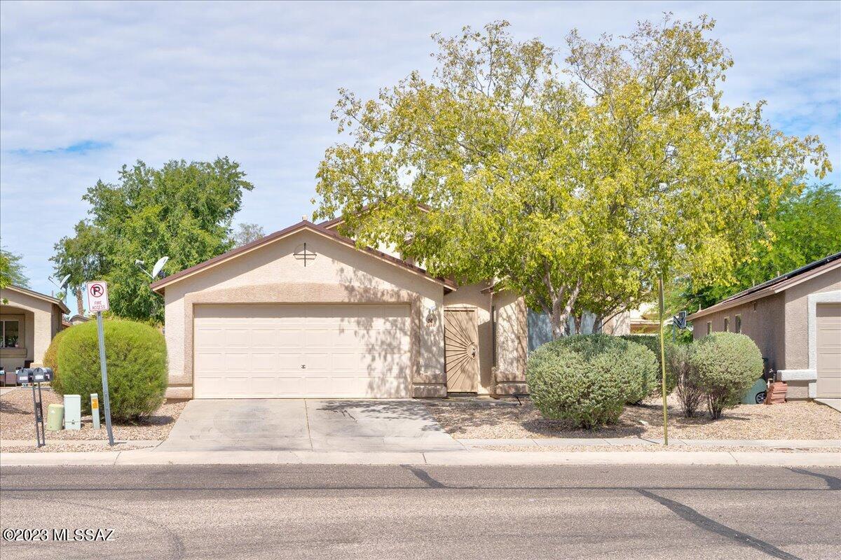 4686 South Valley Road Tucson, AZ 85714 - Photo 1 of 37 a front view of a house with a garden
