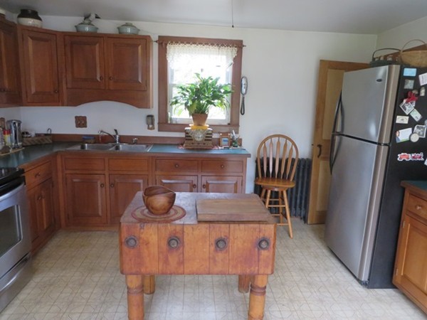 136 Shelburne Road Greenfield, MA 01301 - Photo 7 of 30 Gallery Image 7