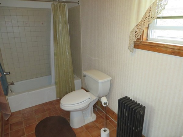 136 Shelburne Road Greenfield, MA 01301 - Photo 10 of 30 Gallery Image 10