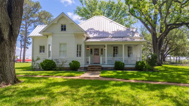 $29,000,000 | 2228 Center Hill Road, Bellville, TX 77418