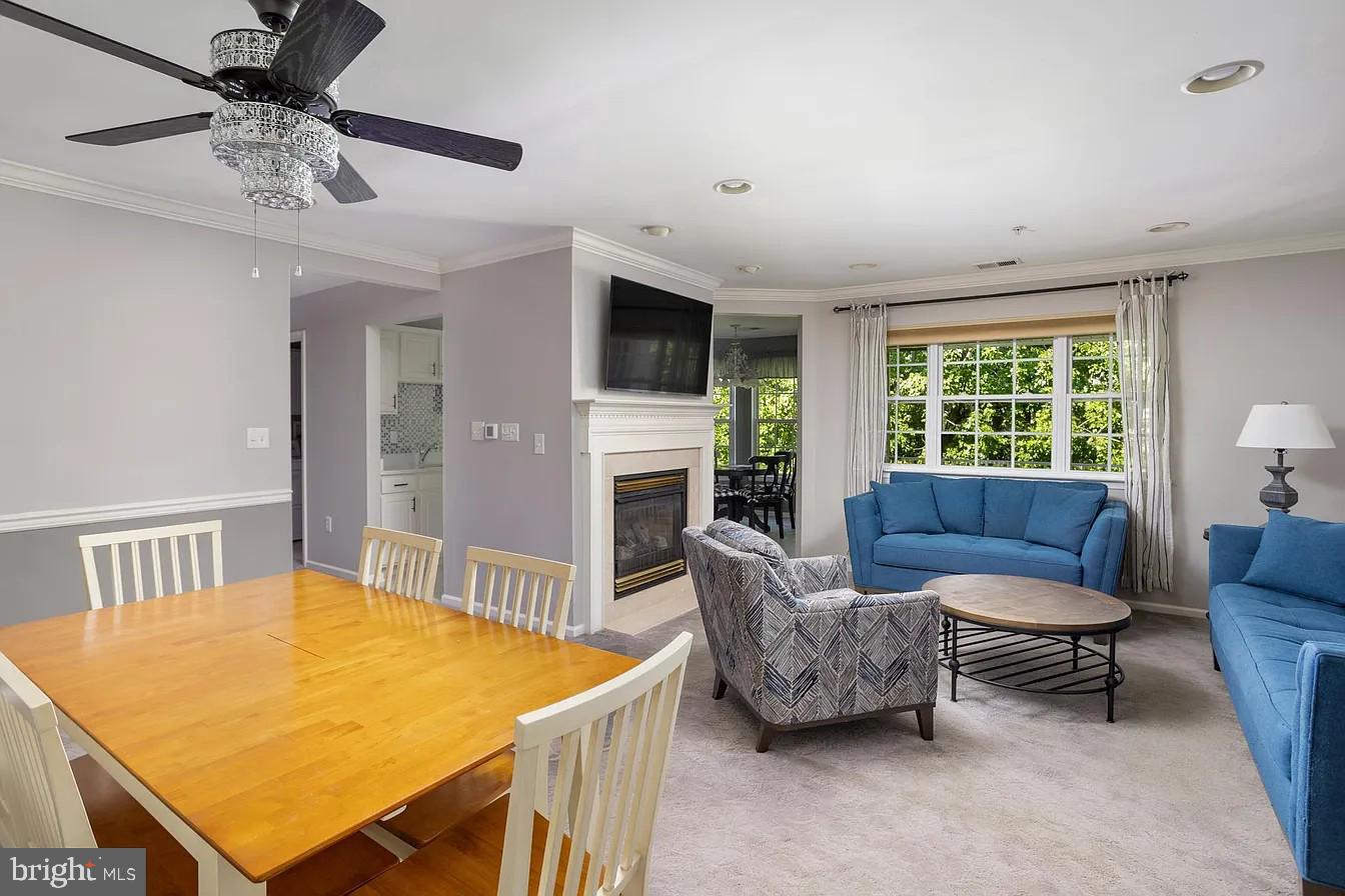 433 Mowat Circle Hamilton, NJ 08690 - Photo 6 of 36 Bright and inviting living space.