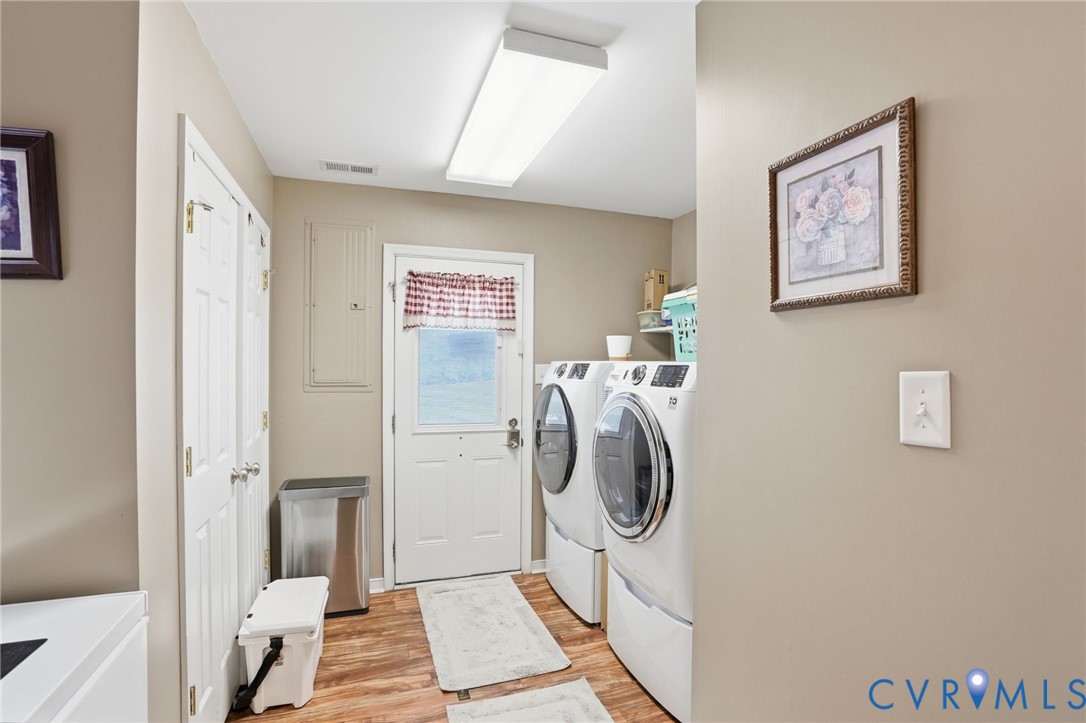 19012 Teman Road Beaverdam, VA 23015 - Photo 26 of 41 a utility room with dryer and washer