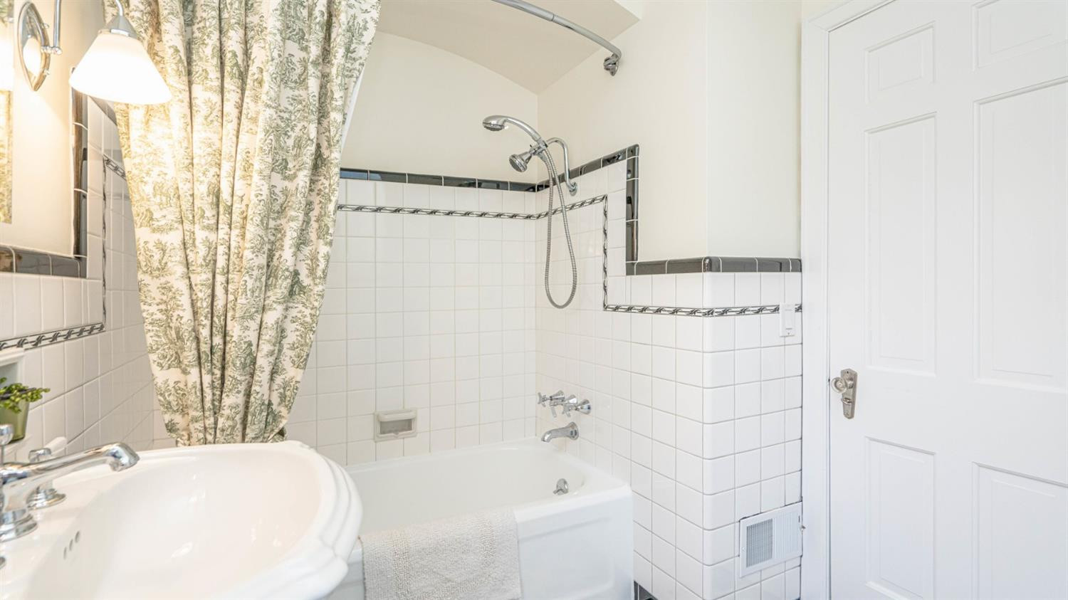 2126 Devonshire Road Ann Arbor, MI 48104 - Photo 53 of 90 Photo 53