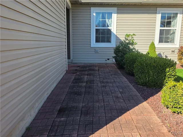 $280,000 | 129 Slindes Wood Circle, Cicero, NY 13212