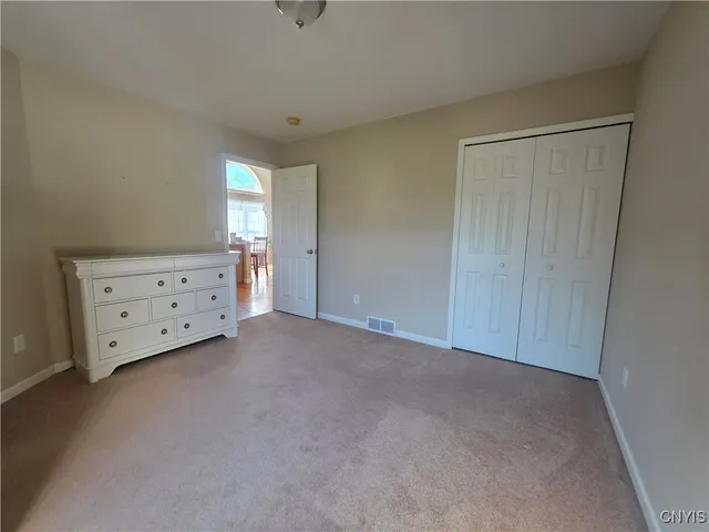 $280,000 | 129 Slindes Wood Circle, Cicero, NY 13212