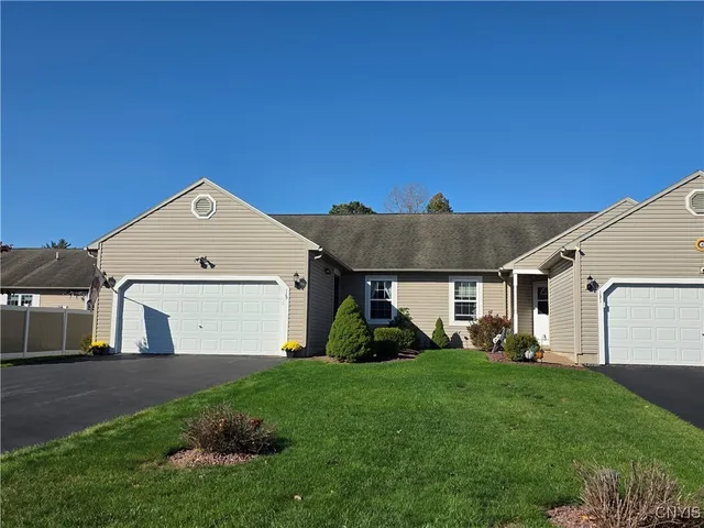 $280,000 | 129 Slindes Wood Circle, Cicero, NY 13212