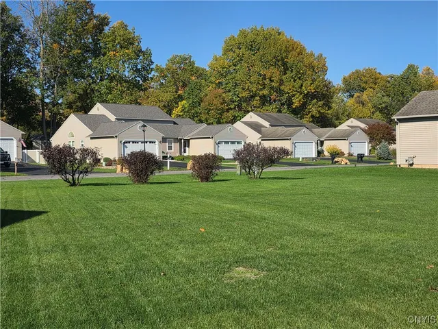 $280,000 | 129 Slindes Wood Circle, Cicero, NY 13212