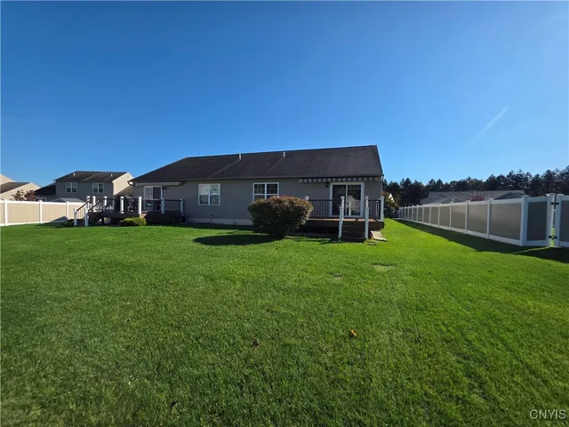 $280,000 | 129 Slindes Wood Circle, Cicero, NY 13212