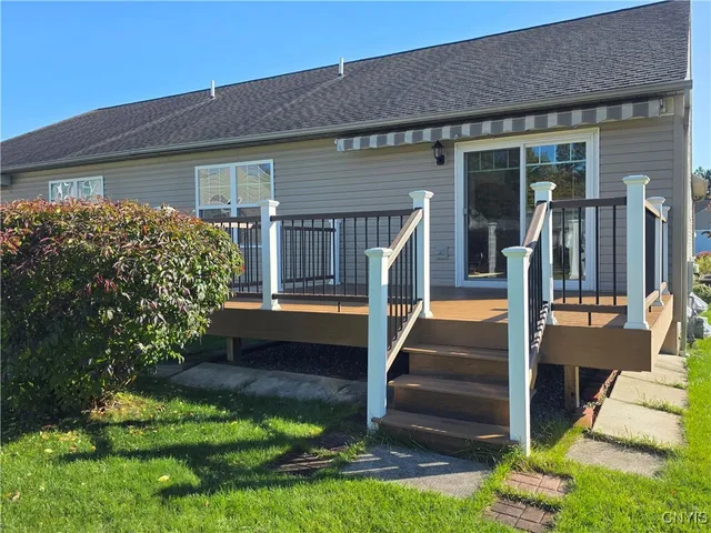 $280,000 | 129 Slindes Wood Circle, Cicero, NY 13212