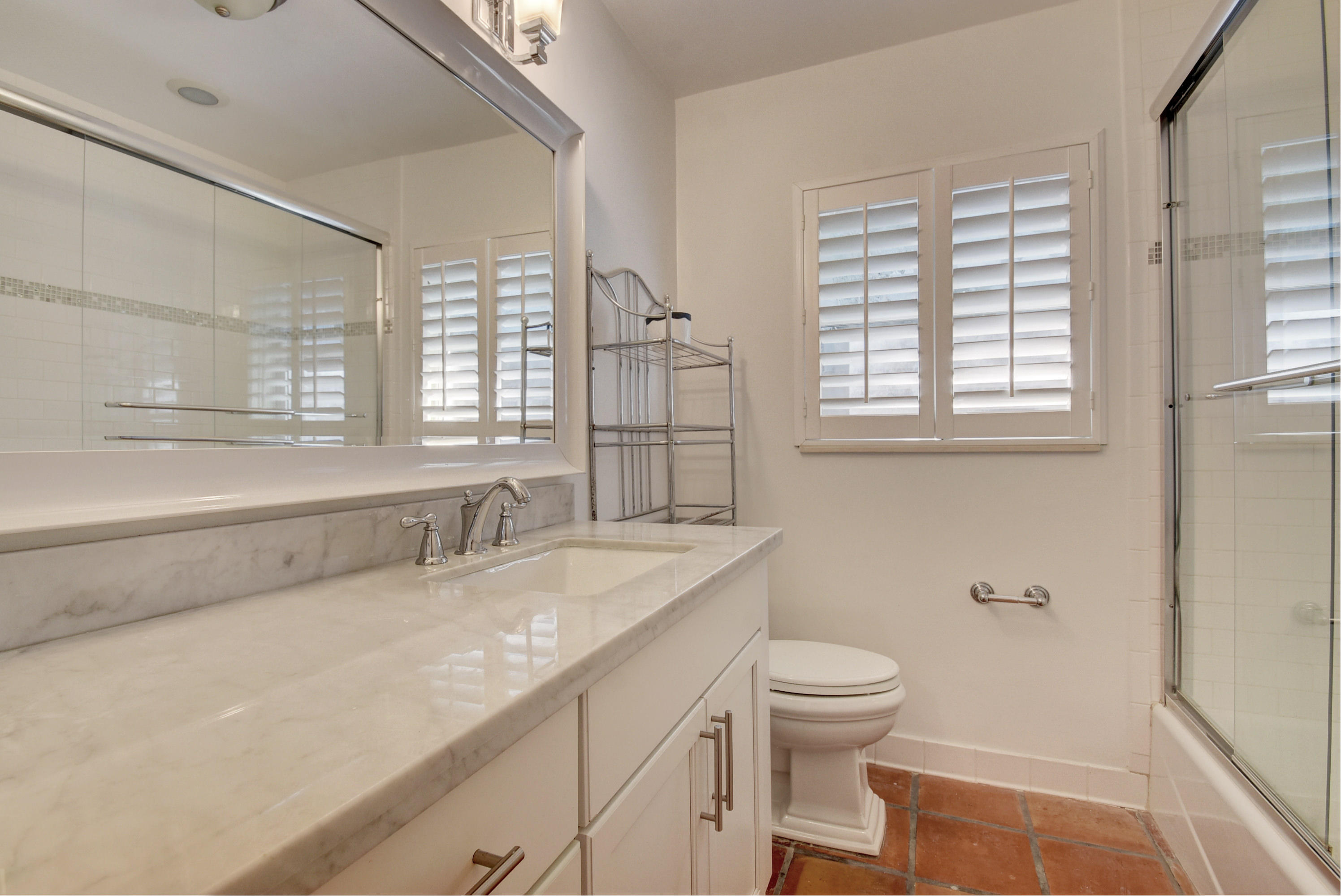 910 Southwest 21st Lane Boca Raton, FL 33486 - Photo 33 of 70 Guest Bathroom