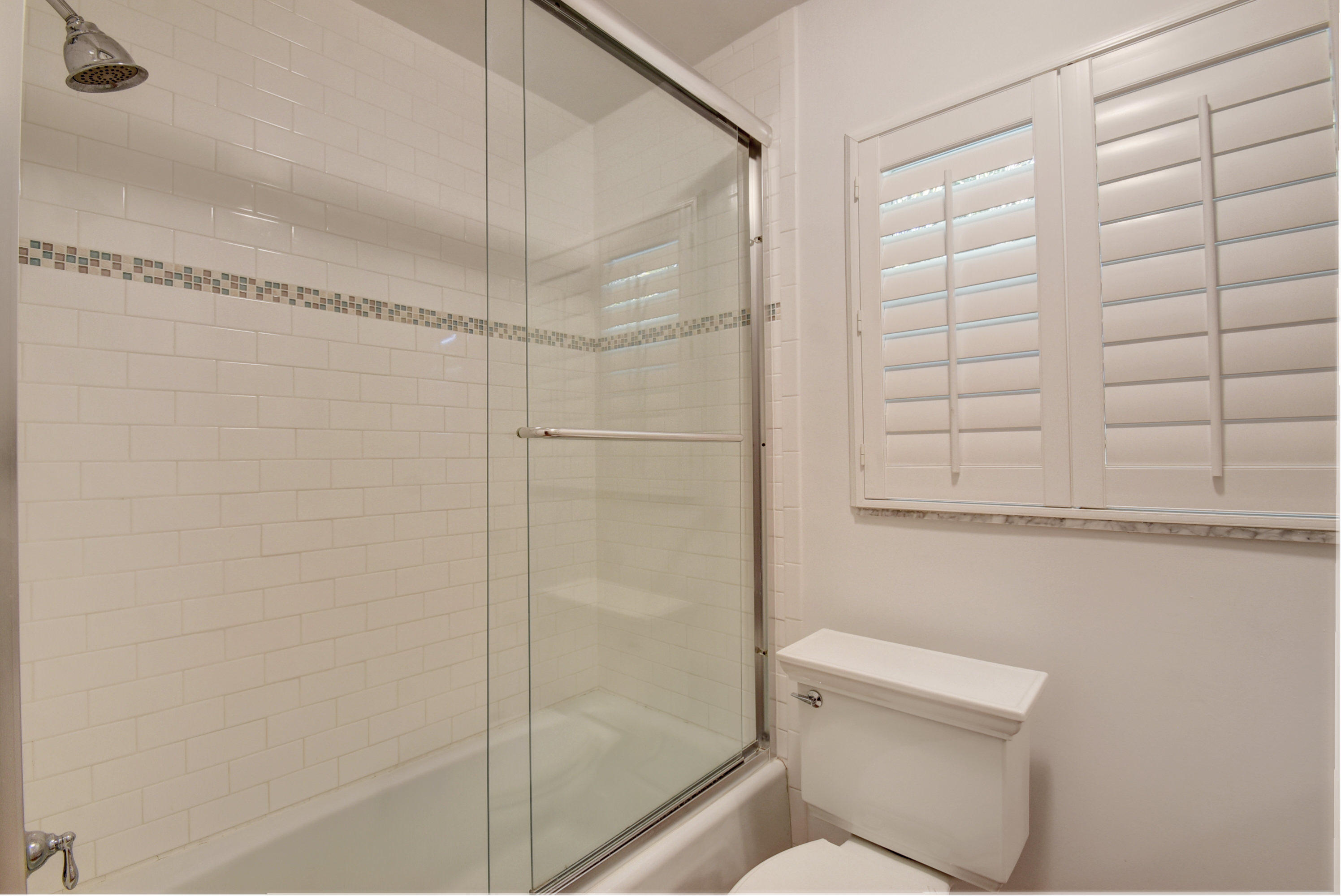 910 Southwest 21st Lane Boca Raton, FL 33486 - Photo 35 of 70 En Suite Guest Bath