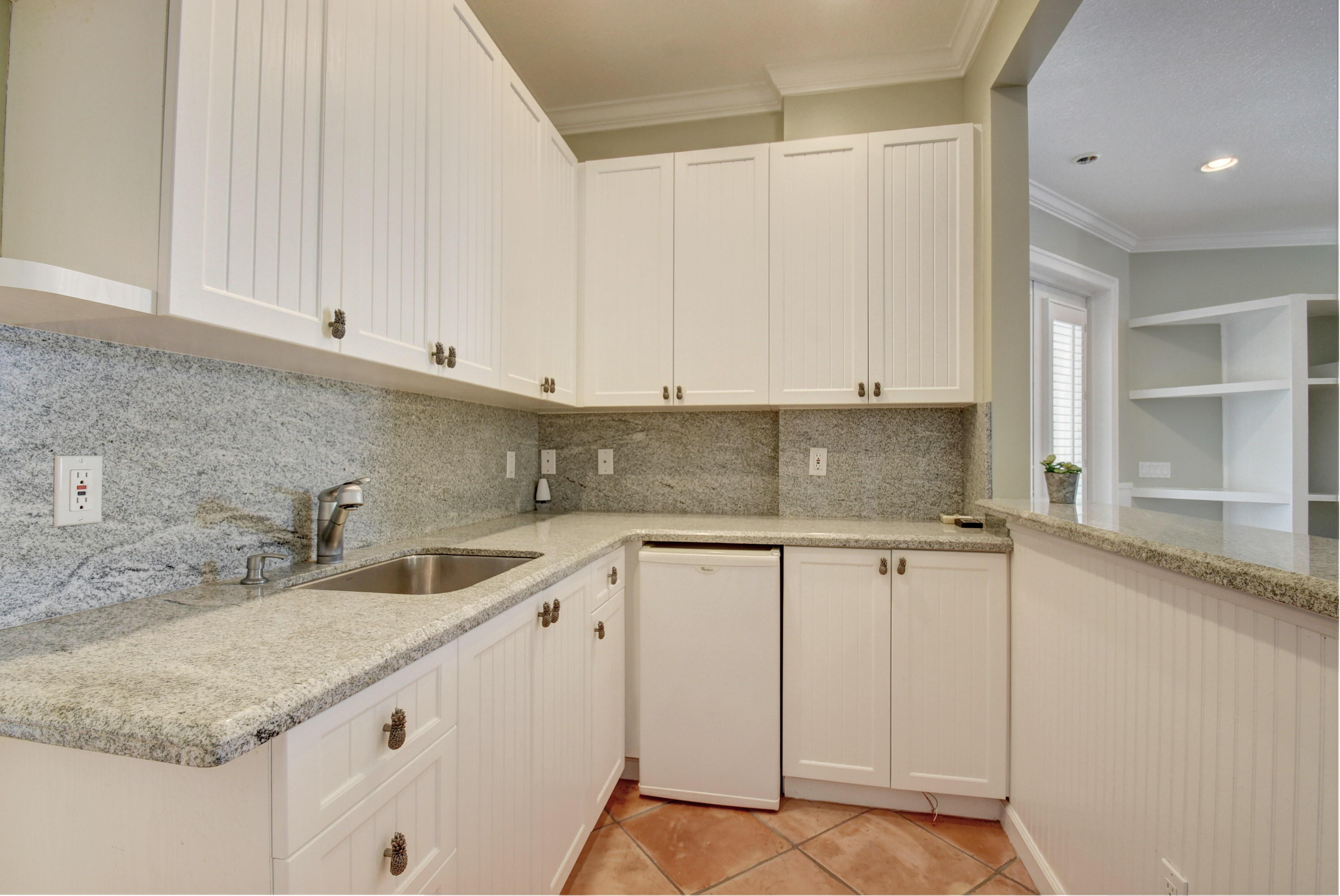 910 Southwest 21st Lane Boca Raton, FL 33486 - Photo 40 of 70 Guesthouse Kitchen