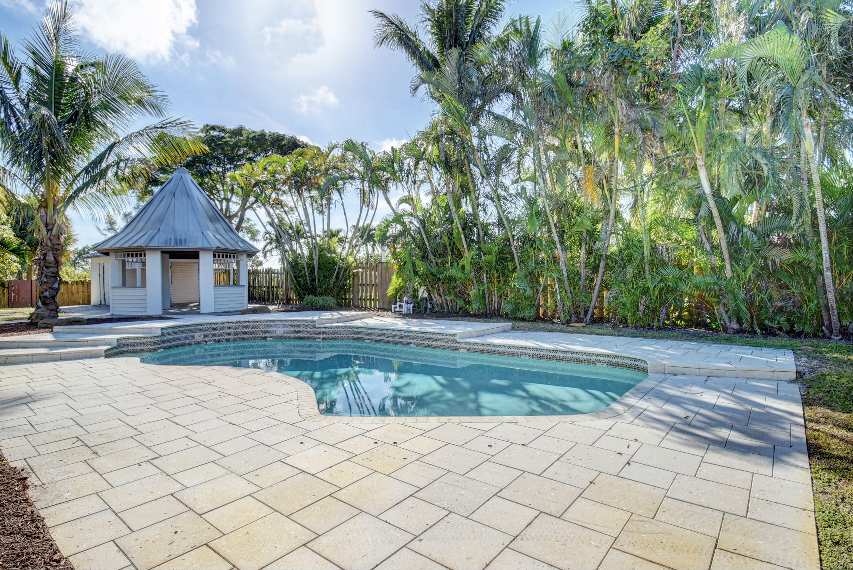 910 Southwest 21st Lane Boca Raton, FL 33486 - Photo 47 of 70 Free Form Pool