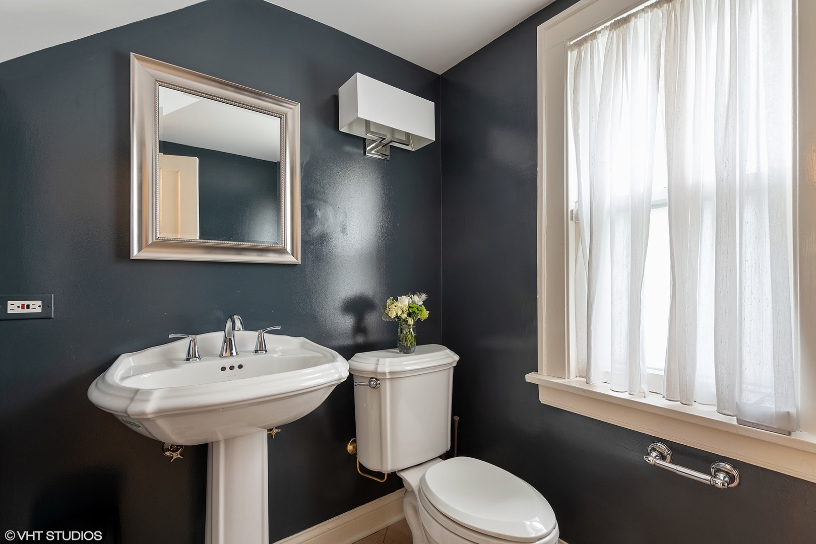 618 Central Avenue Wilmette, IL 60091 - Photo 7 of 29