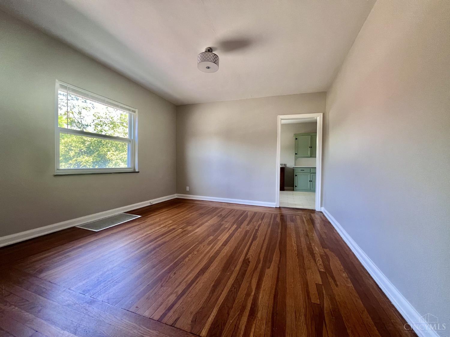 1286 Quebec Road Cincinnati, OH 45205 - Photo 13 of 22