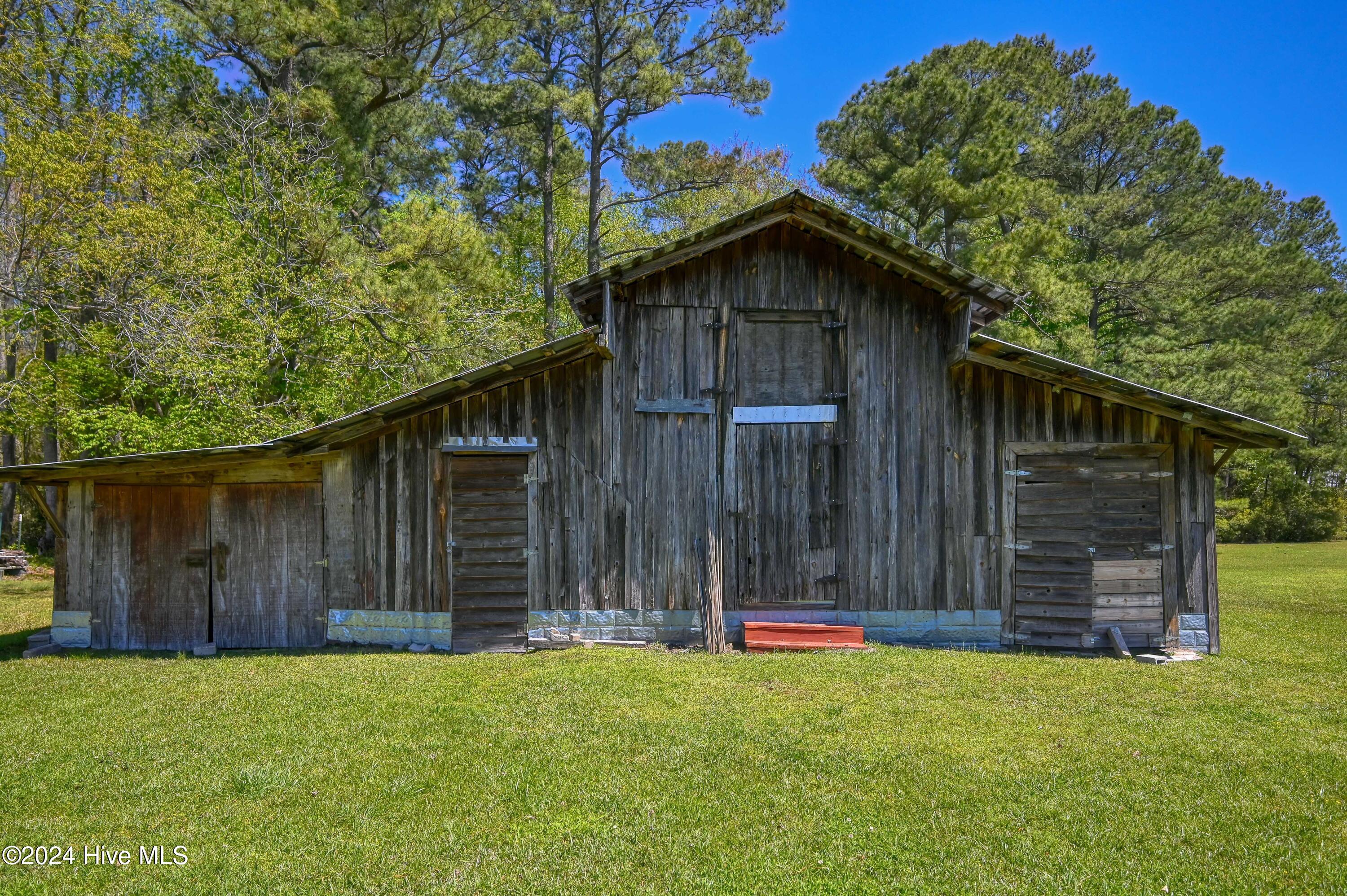 627 Fire Tower Road Richlands, NC 28574 - Photo 43 of 43 Barn in backyard