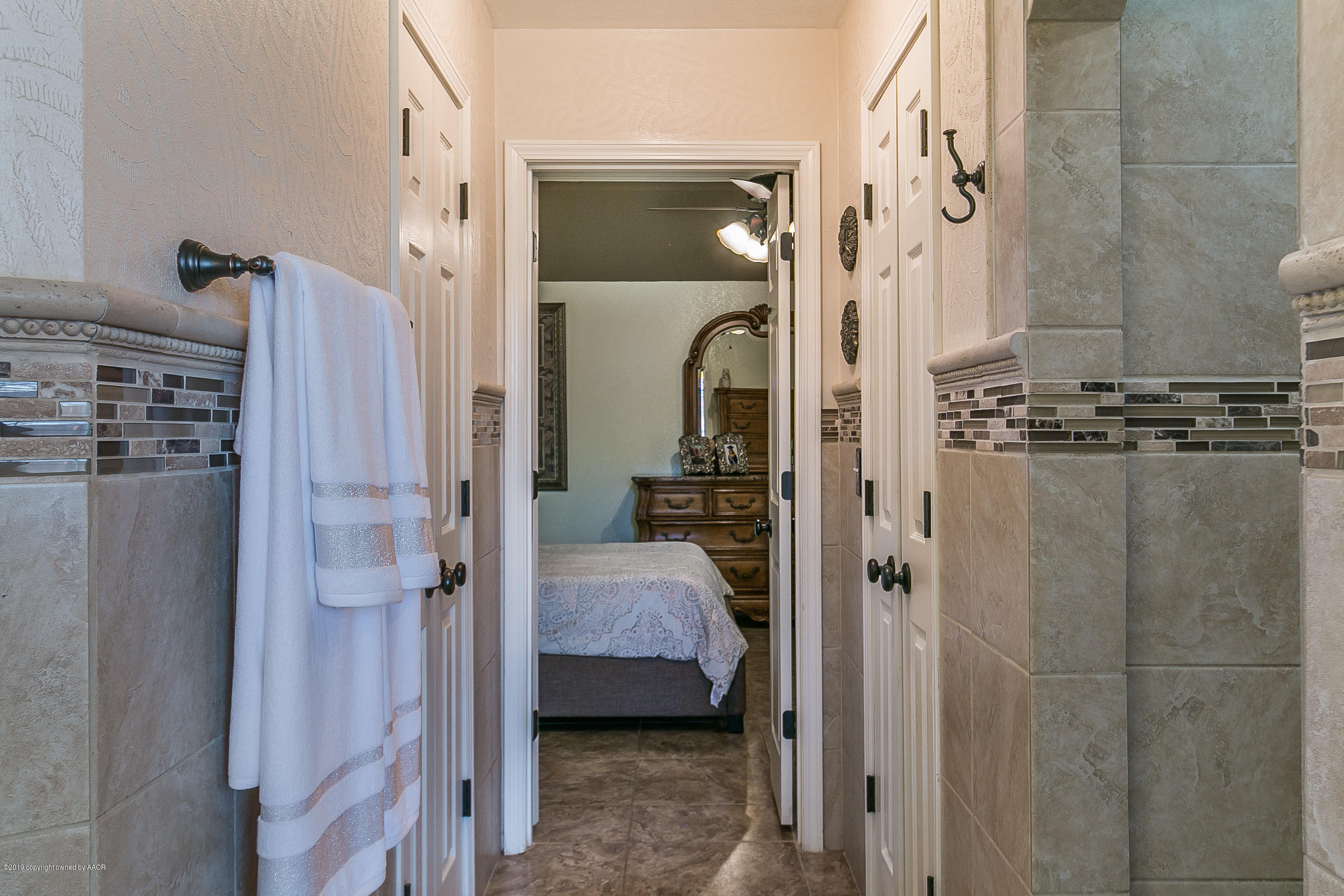 7224 Bayswater Road Amarillo, TX 79109 - Photo 14 of 23 015_Master Hallway