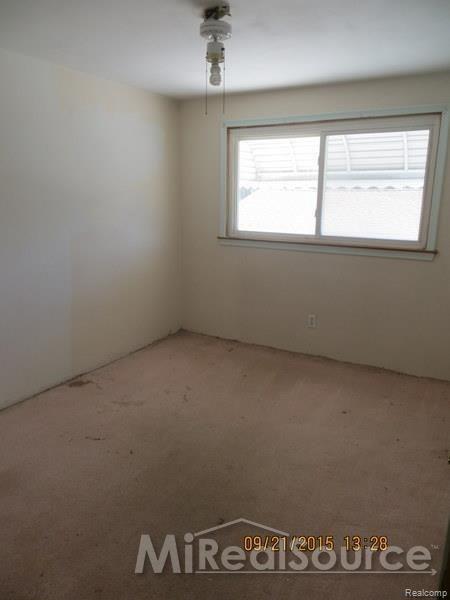 17972 Rainbow Road Fraser, MI 48026 - Photo 8 of 12 8.JPG