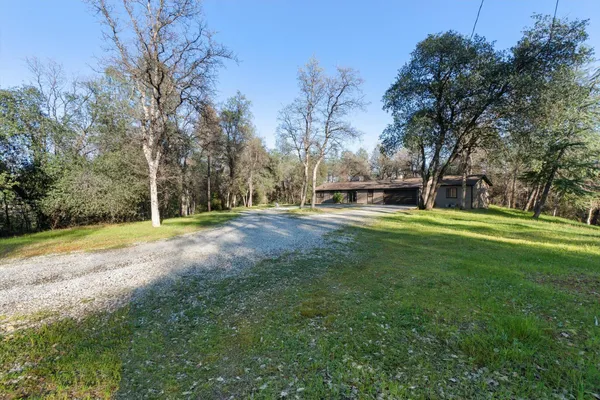 $398,000 | 8003 Narrows Way, Redding, CA 96001
