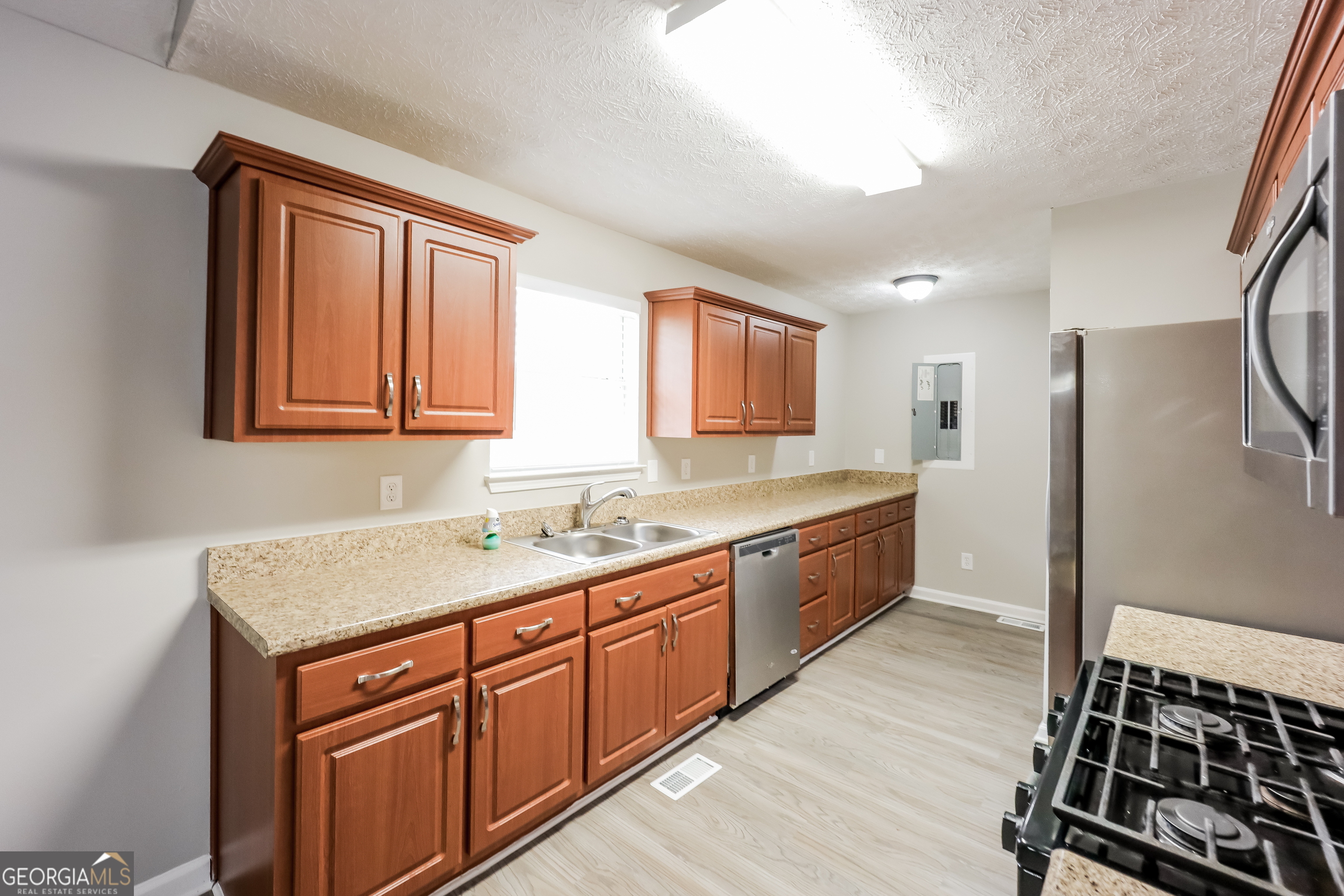 334 Barr Circle Rex, GA 30273 - Photo 6 of 16