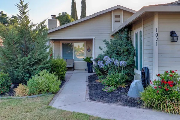 $425,000 | 1021 12th Avenue, Kingsburg, CA 93631