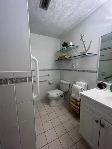 $4,000 | 1260 Manor Drive, Riviera Beach, FL 33404