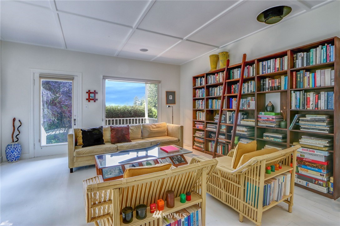 14330 Henderson Road Northeast Bainbridge Island, WA 98110 - Photo 11 of 25 Gallery Image 11