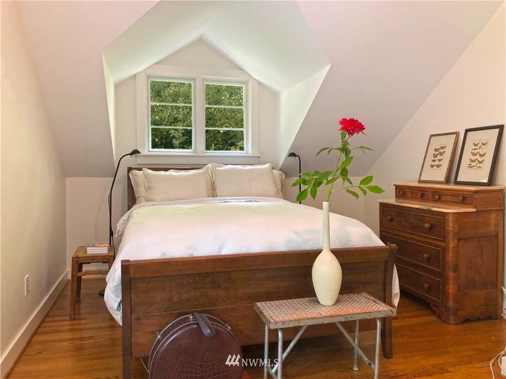 14330 Henderson Road Northeast Bainbridge Island, WA 98110 - Photo 13 of 25 Gallery Image 13