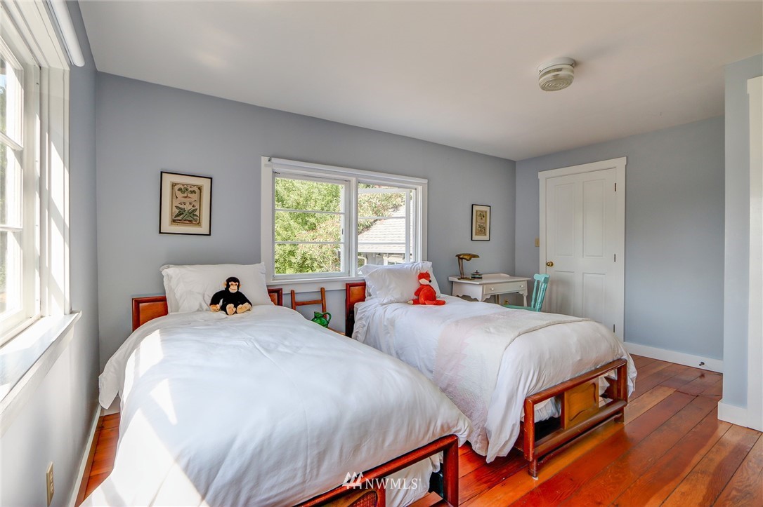 14330 Henderson Road Northeast Bainbridge Island, WA 98110 - Photo 14 of 25 Gallery Image 14