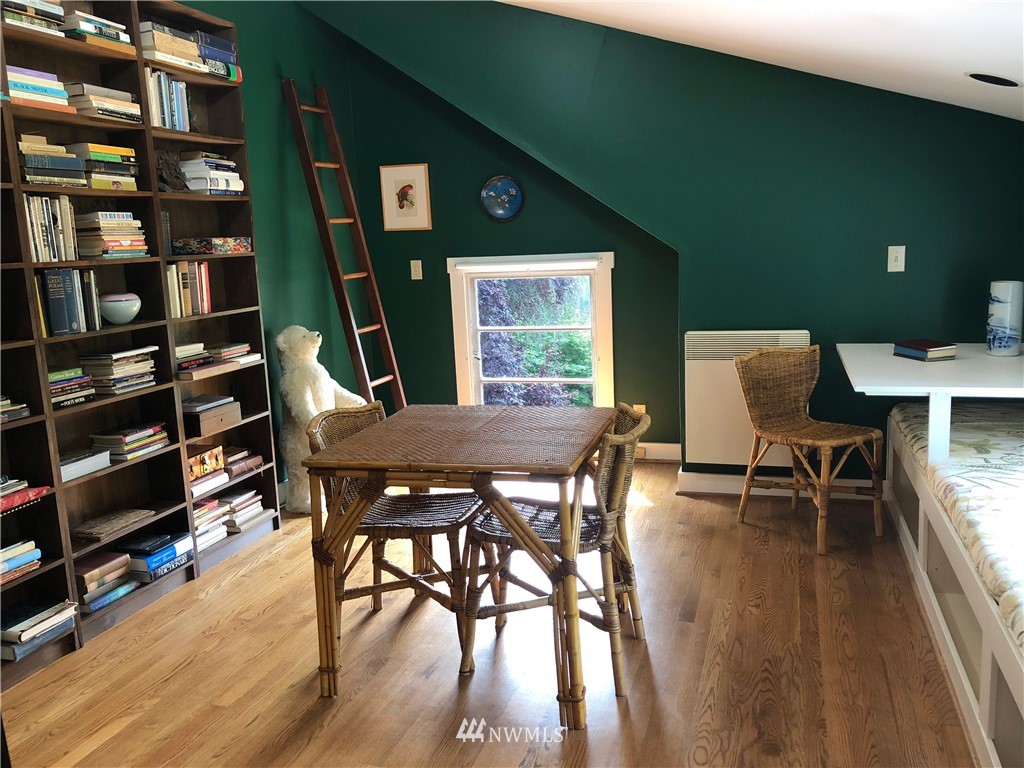 14330 Henderson Road Northeast Bainbridge Island, WA 98110 - Photo 15 of 25 Gallery Image 15