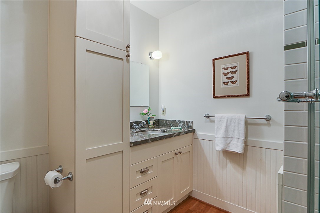 14330 Henderson Road Northeast Bainbridge Island, WA 98110 - Photo 17 of 25 Gallery Image 17