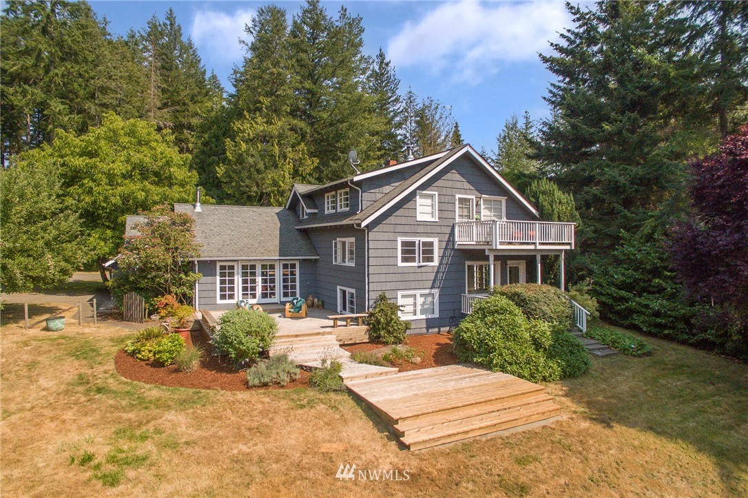 14330 Henderson Road Northeast Bainbridge Island, WA 98110 - Photo 5 of 25 Gallery Image 5