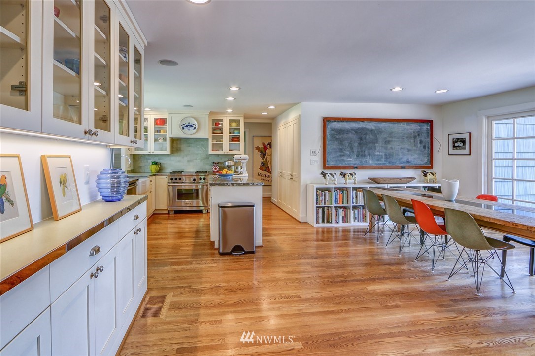 14330 Henderson Road Northeast Bainbridge Island, WA 98110 - Photo 7 of 25 Gallery Image 7