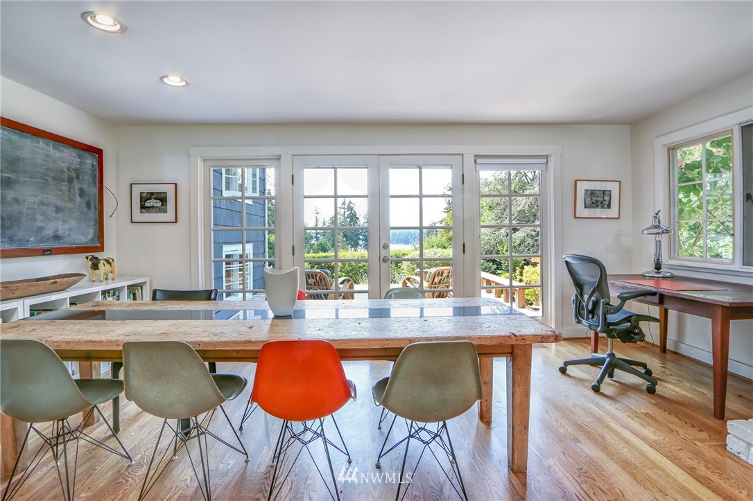 14330 Henderson Road Northeast Bainbridge Island, WA 98110 - Photo 8 of 25 Gallery Image 8